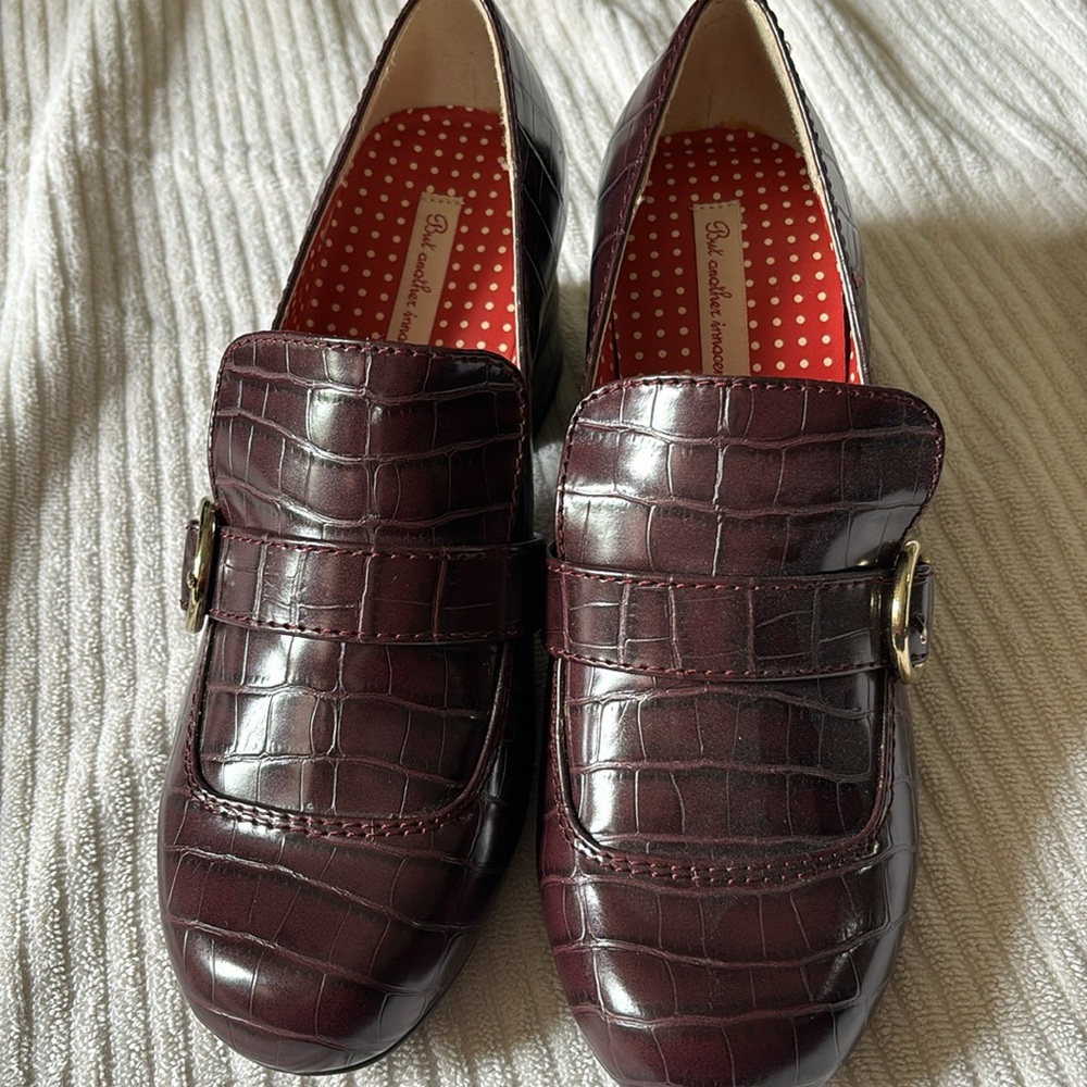 Shoes - Picture 2 of 7